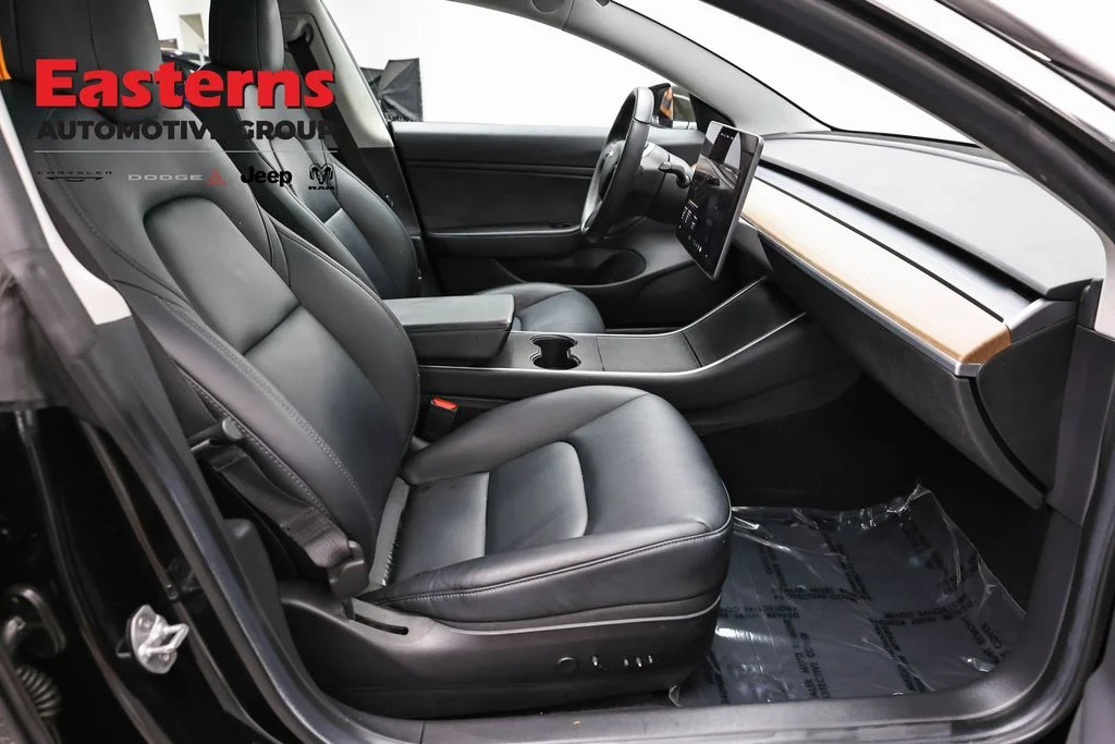 Used 2019 Black Tesla Long Range image 17