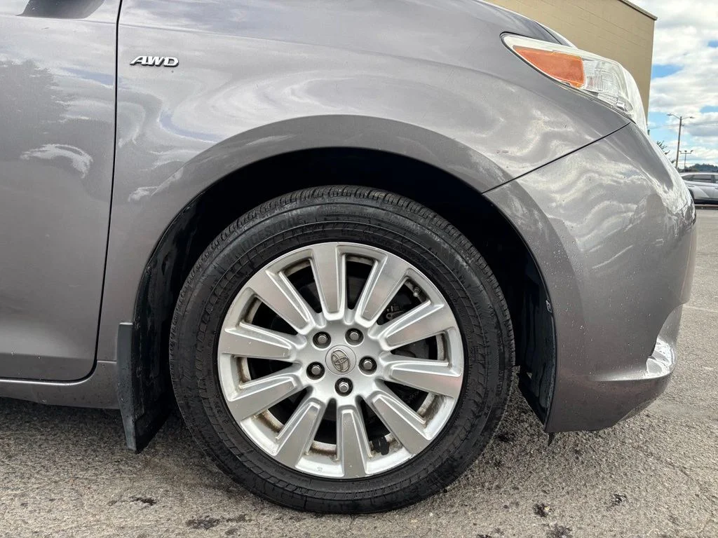 Used 2017 Predawn Gray Mica Toyota XLE image 2