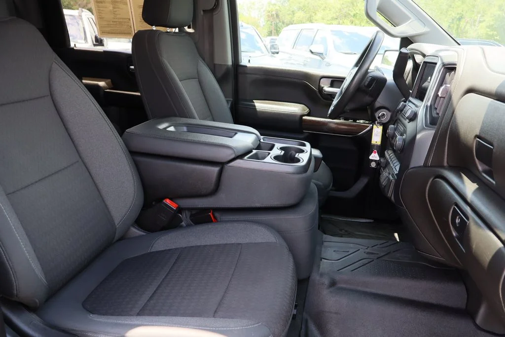Used 2022 White Chevrolet LT image 27