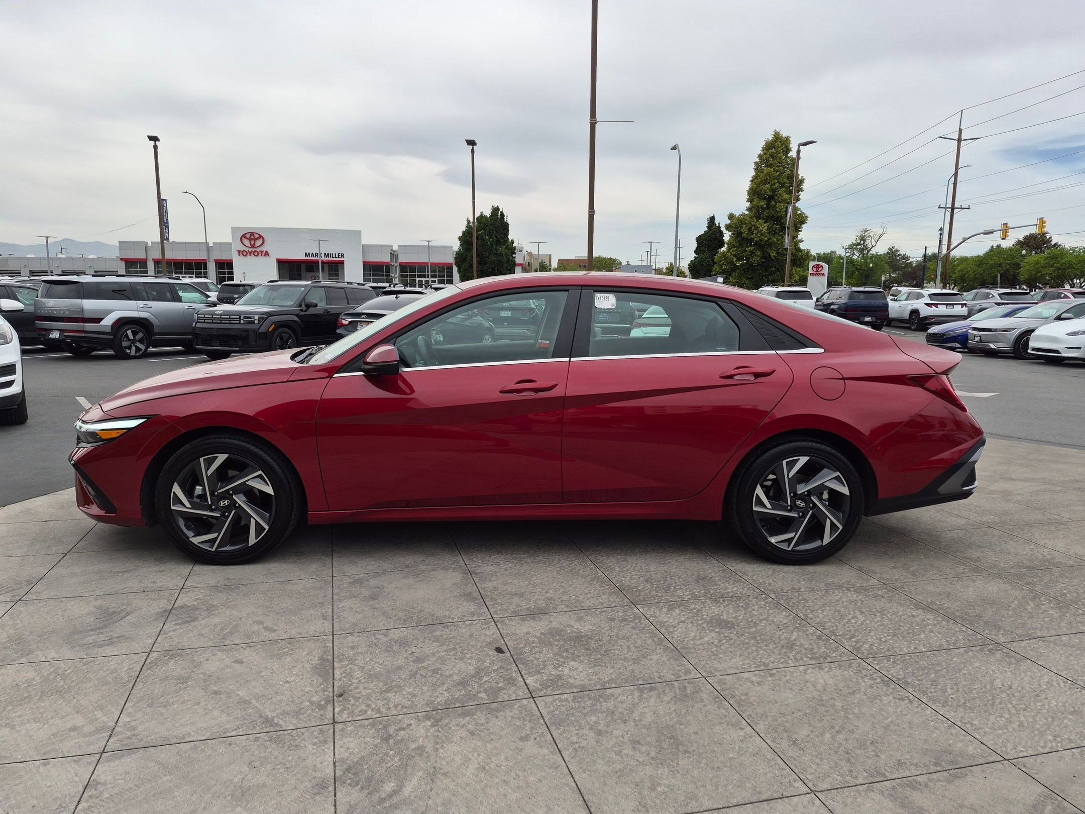 2025 Hyundai Elantra Limited - Photo 8