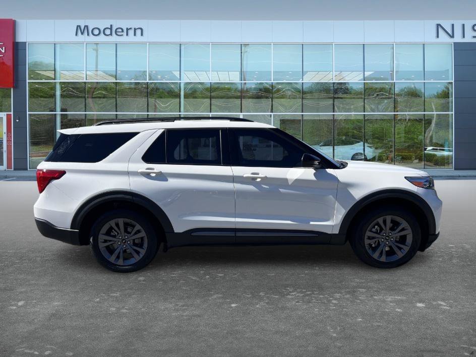 Used 2023 White Metallic Ford XLT image 4