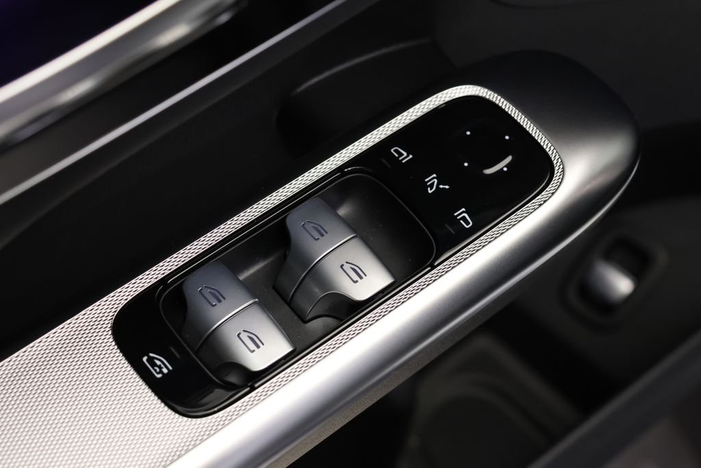 Used 2026 Cirrus Silver Metallic Mercedes-Benz GLC 300 image 34