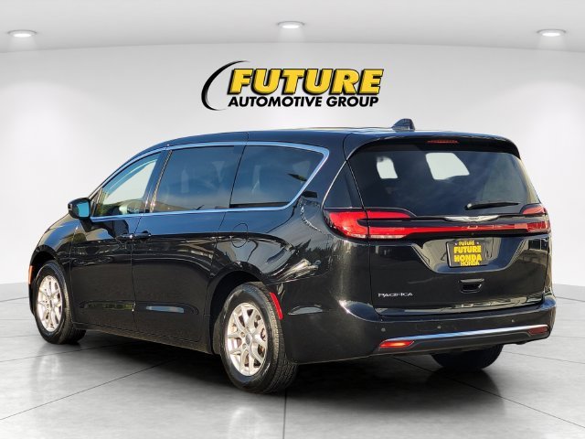 Used 2023 Black Chrysler Touring L image 7