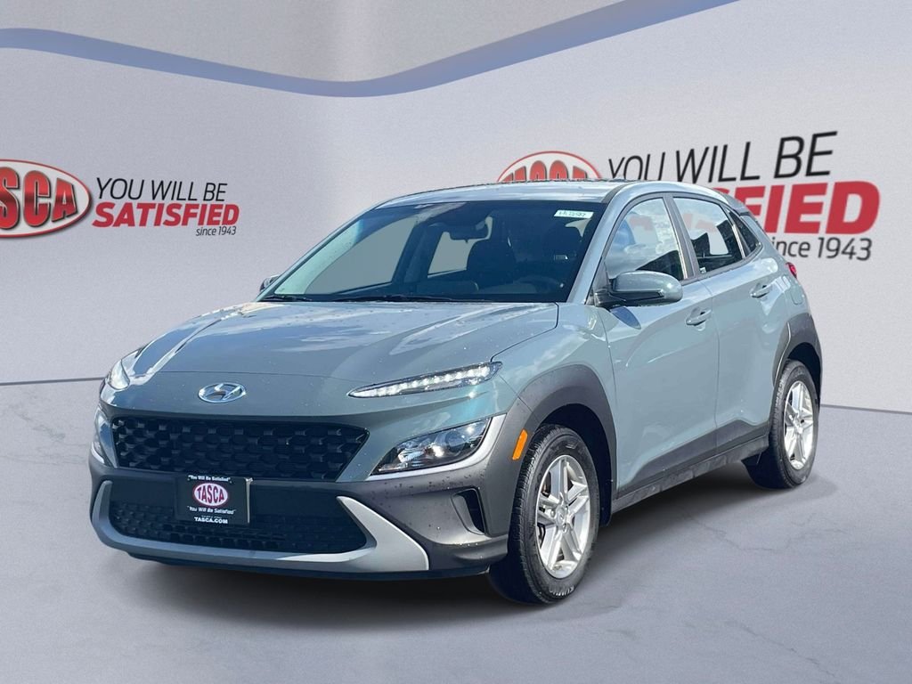 Used 2022 Green Hyundai SE image 4