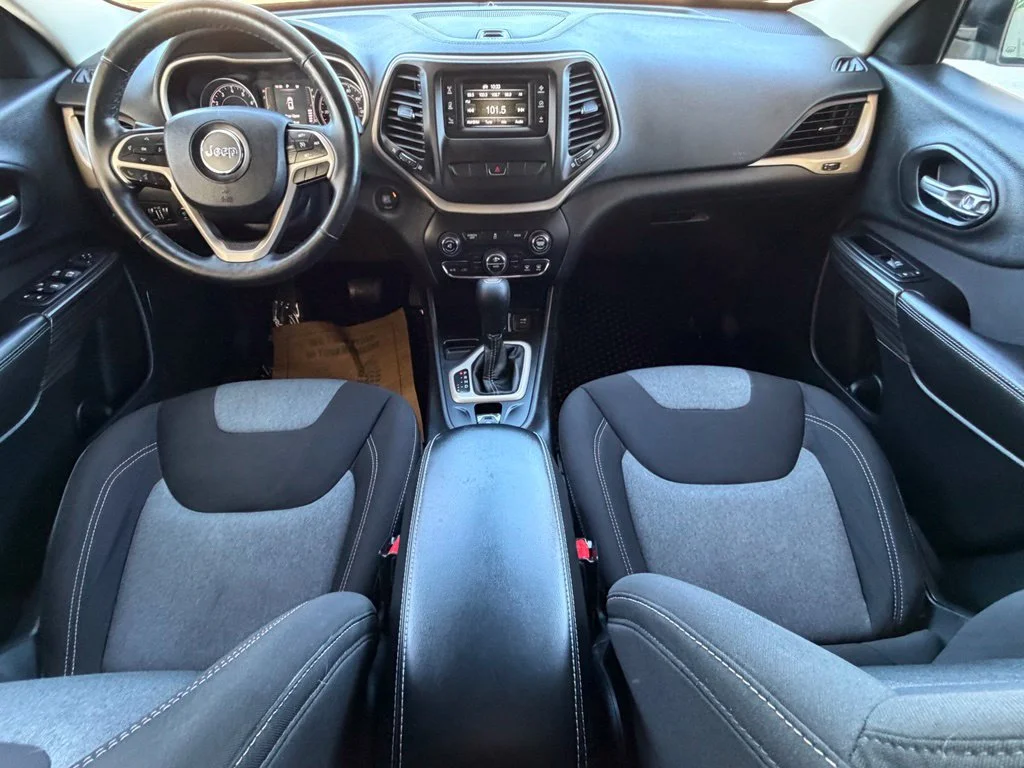 Used 2014 Black Jeep Latitude image 12