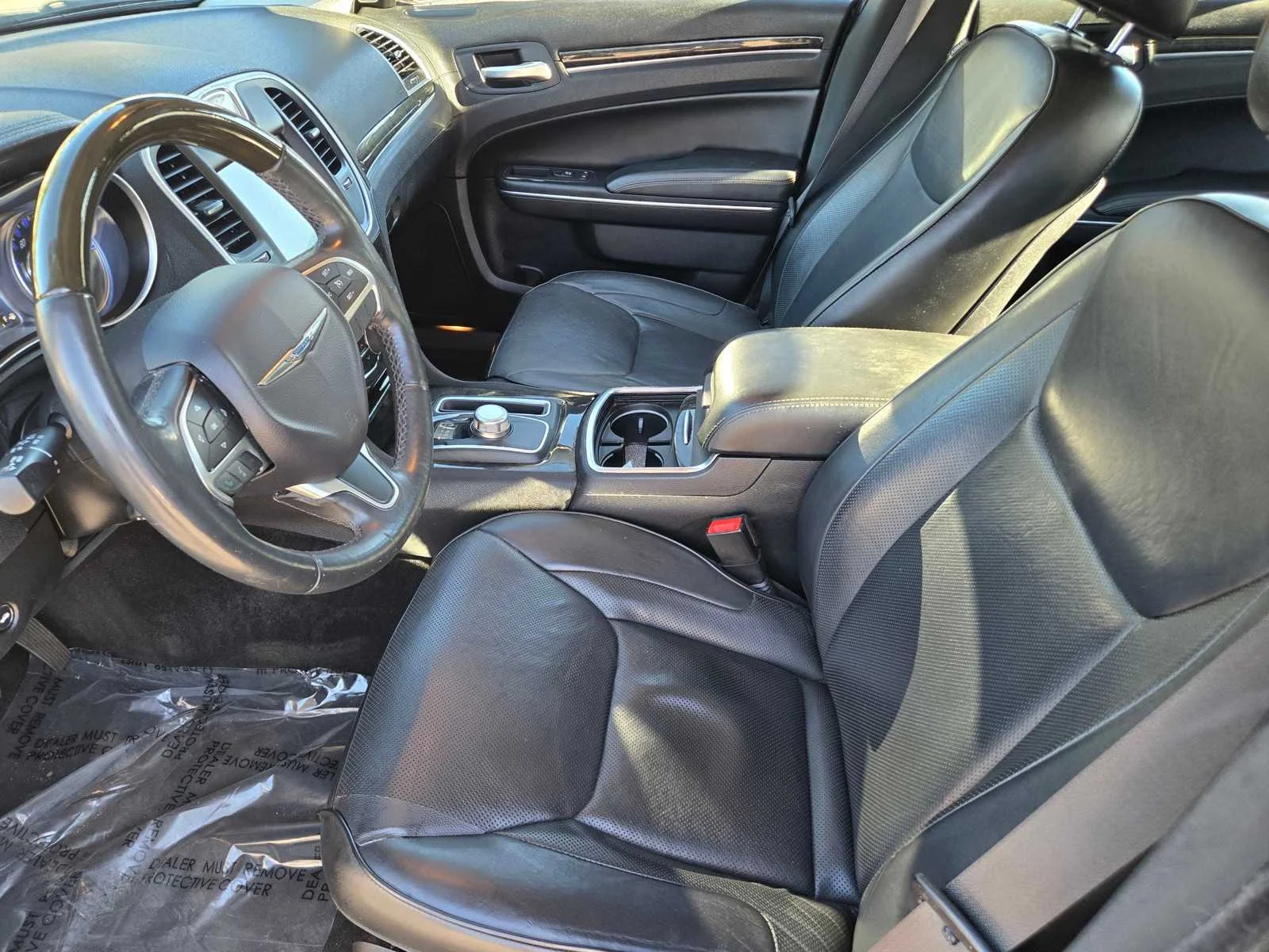 Used 2016  Chrysler 300C image 17