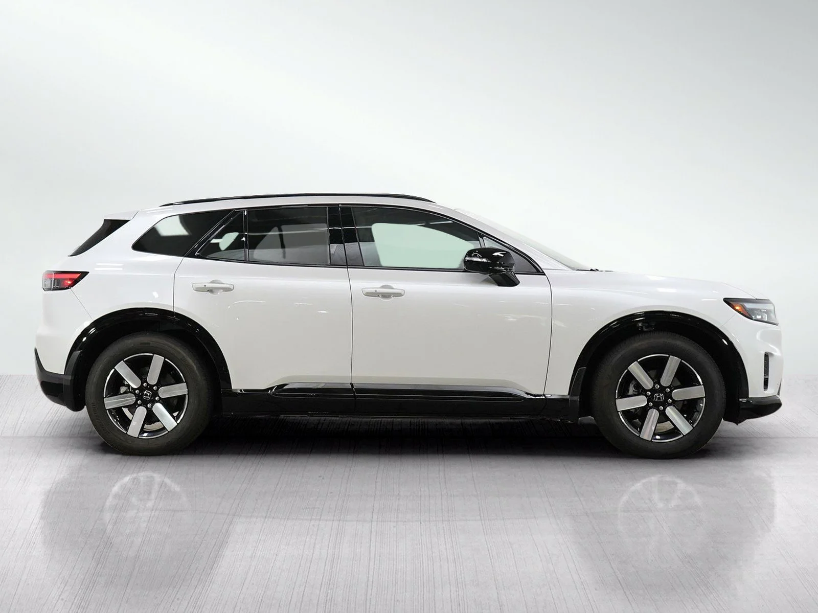 Used 2025 Snowfall Pearl Honda Touring image 6