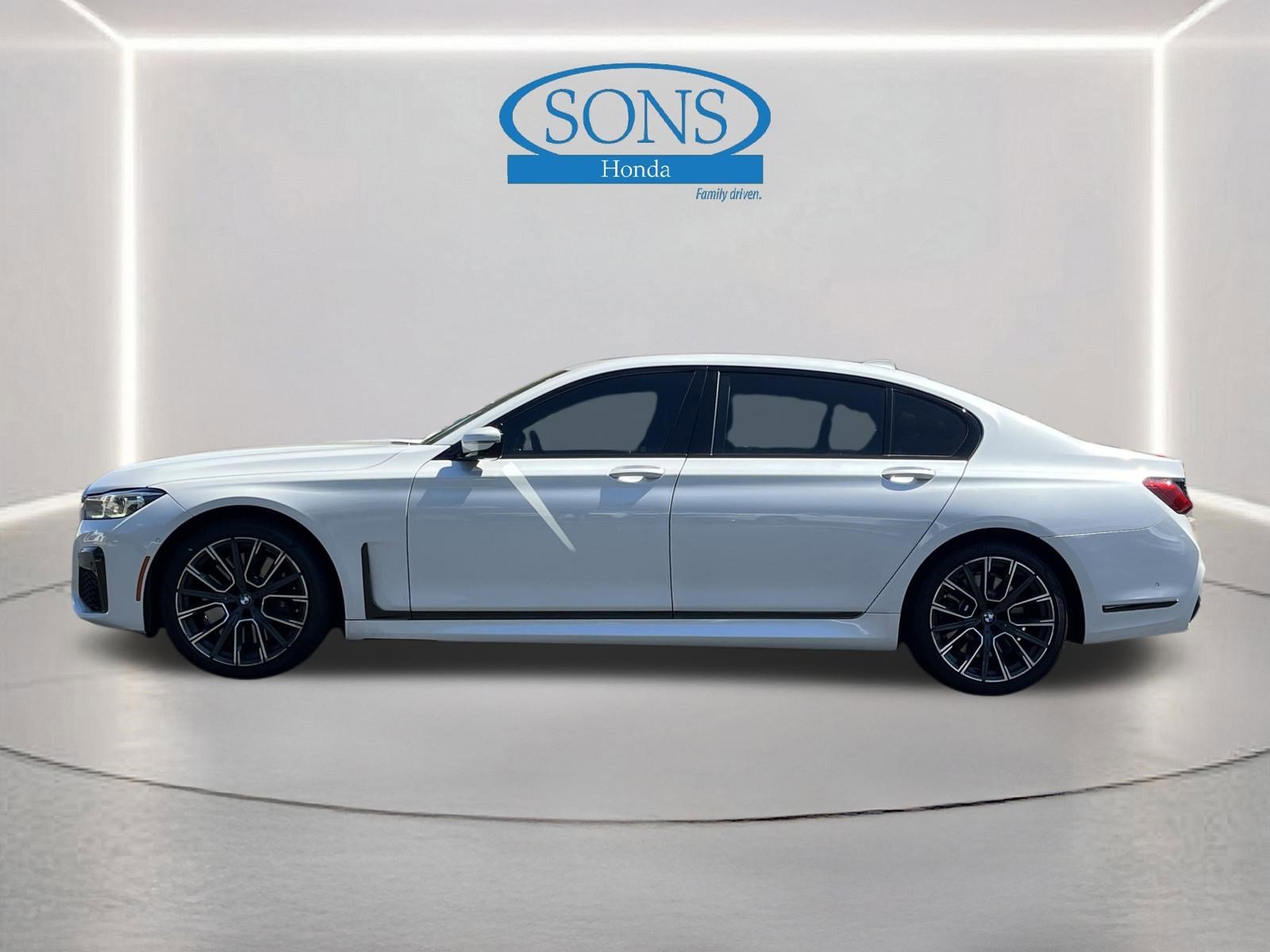 Used 2021 Mineral White Metallic BMW 750i xDrive image 26