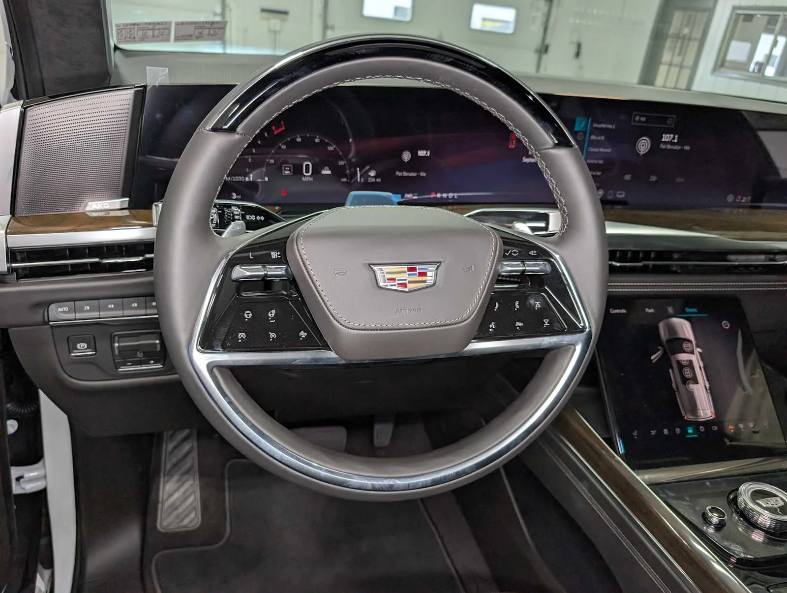 New 2027 Vibrant White Tricoat Cadillac Platinum Luxury image 32
