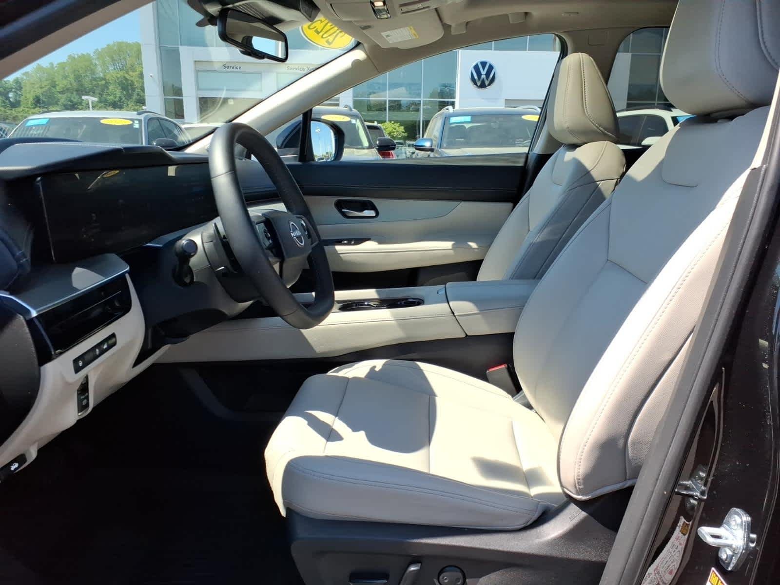 Used 2025 Super Black Nissan SL image 11