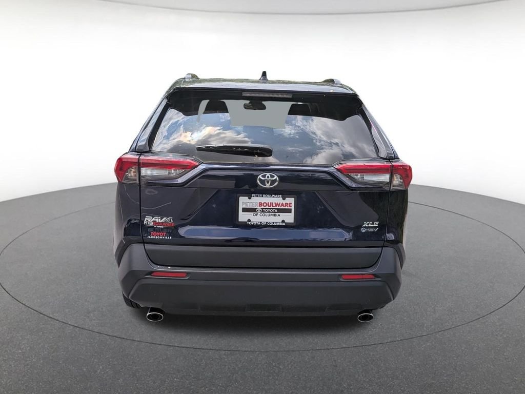 Used 2025  Toyota XLE Premium image 5
