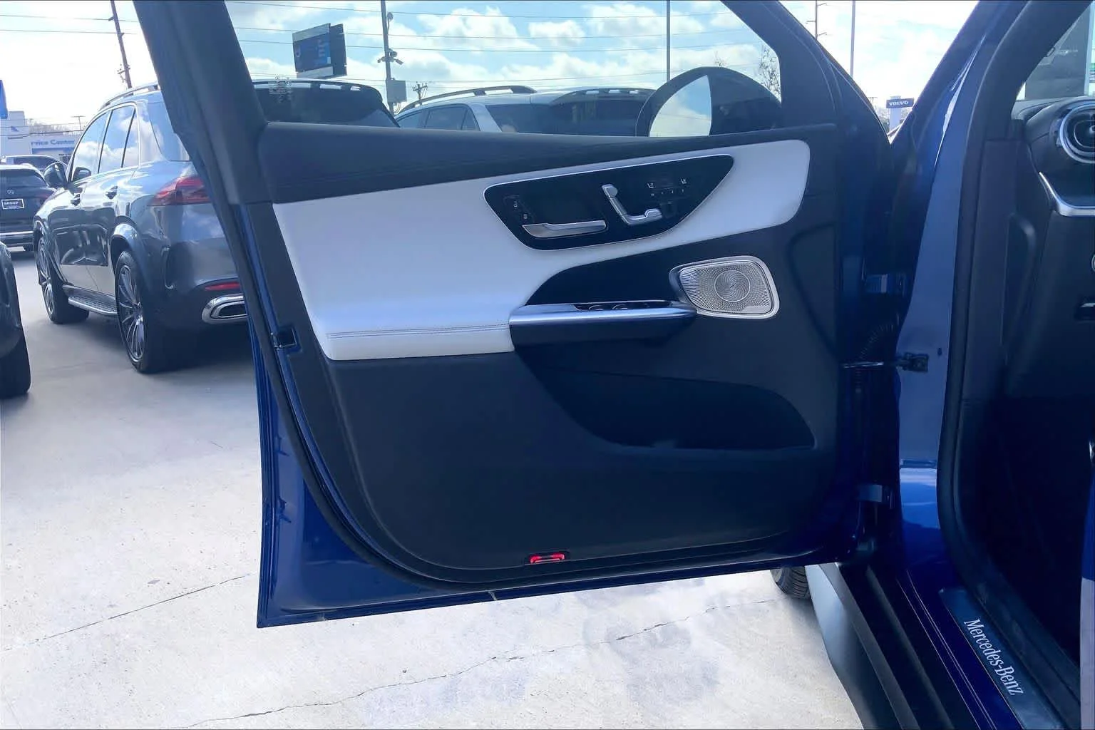 New 2026 Starling Blue Metallic Mercedes-Benz GLC 300 image 10