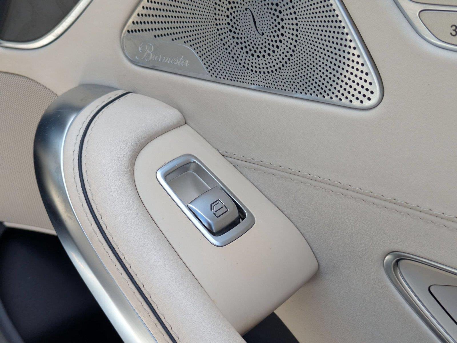 Used 2018 designo Diamond White Metallic Mercedes-Benz S 560 image 29