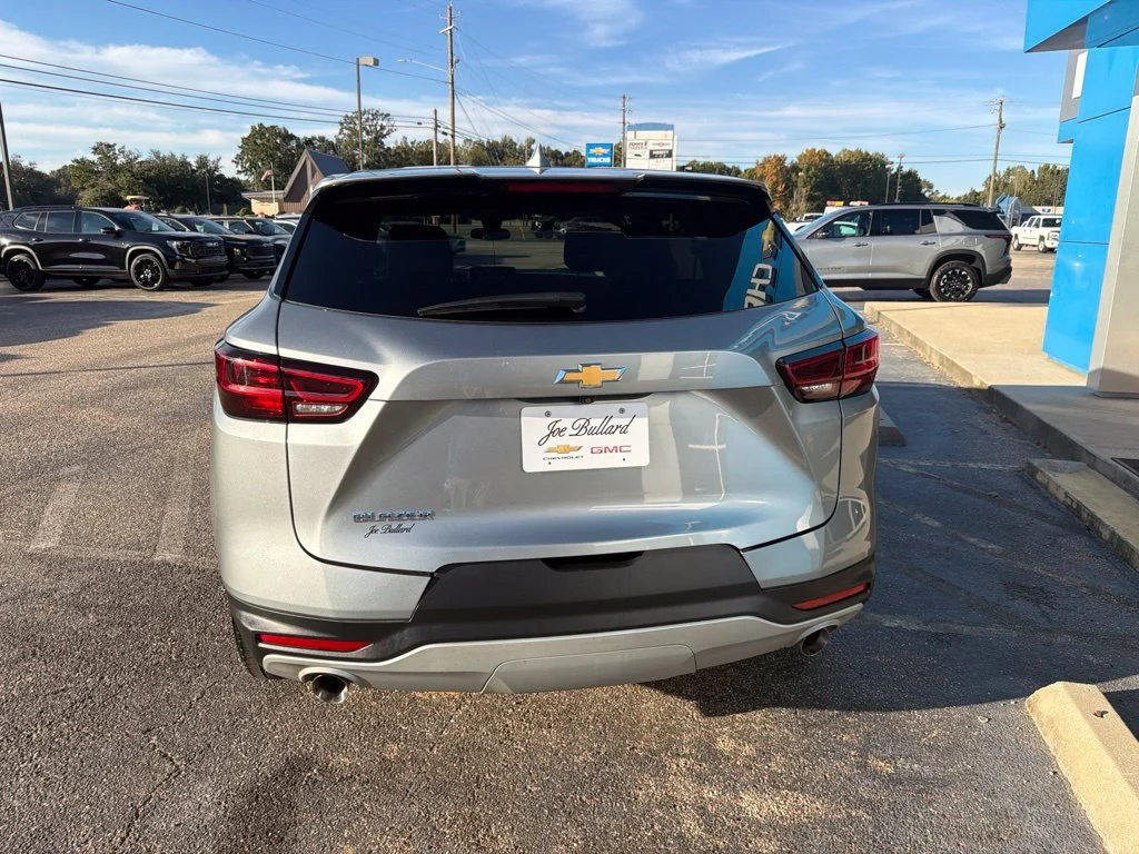 Used 2025 Sterling Gray Metallic Chevrolet 2LT image 4
