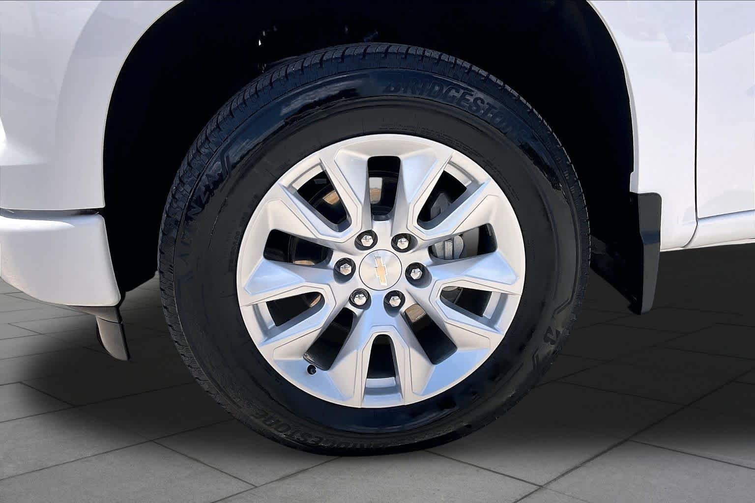 Used 2025 Summit White Chevrolet Custom image 11