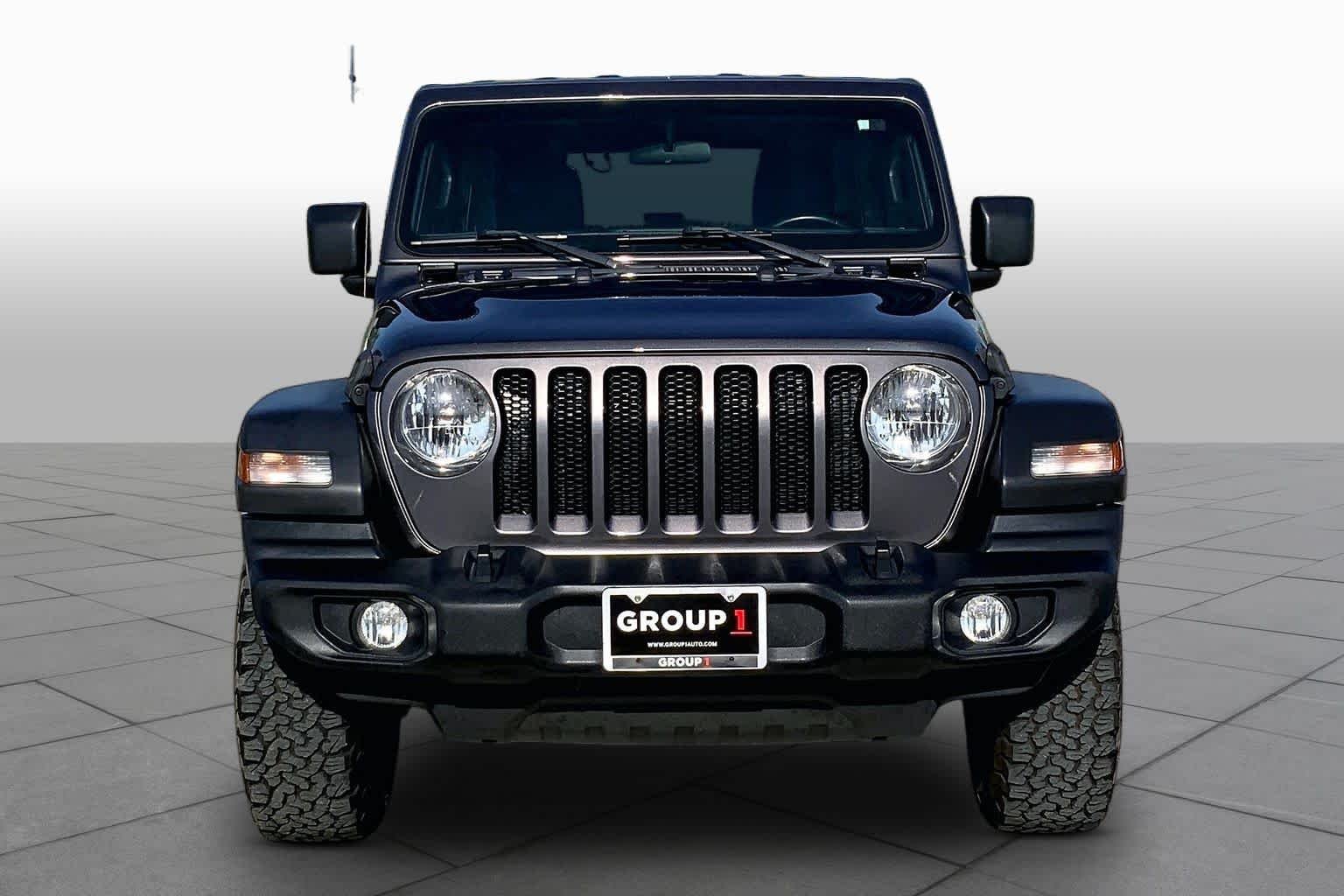 Used 2022 Granite Crystal Metallic Clearcoat Jeep Unlimited Sport S image 4