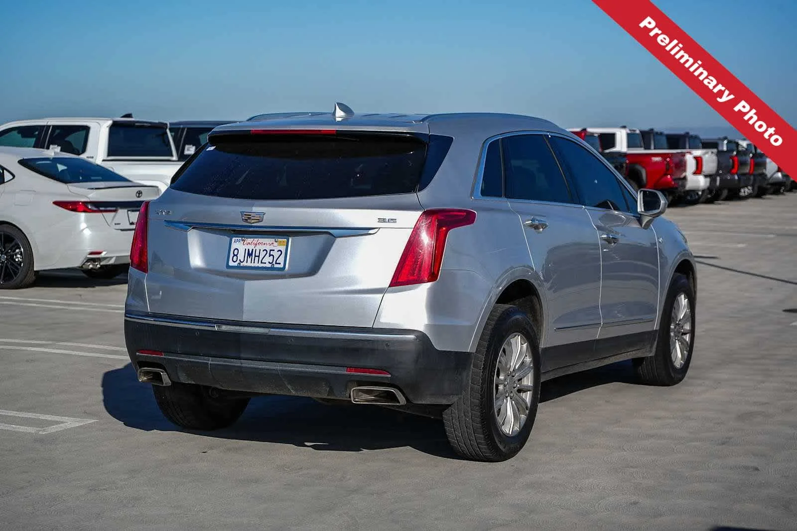 Used 2019 Radiant Silver Metallic Cadillac FWD image 6