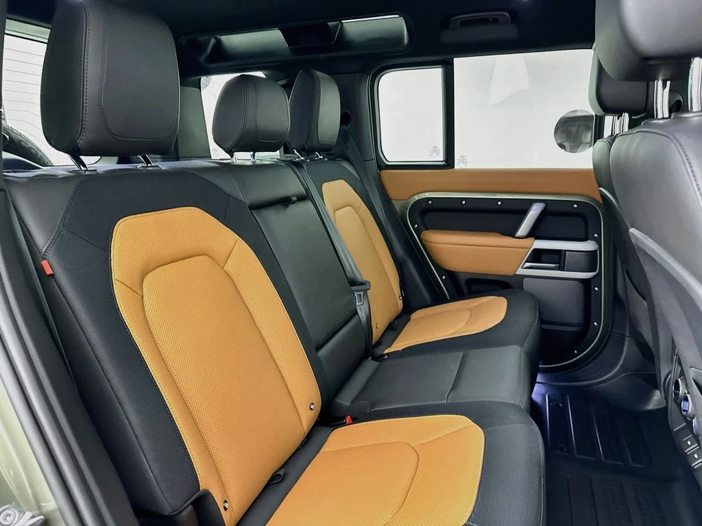 Used 2024 Green Land Rover X-Dynamic SE image 28