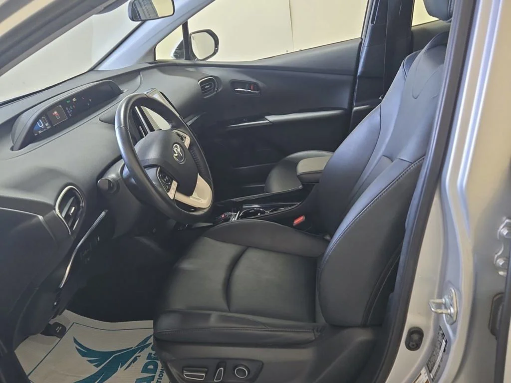 Used 2017 Silver Toyota Premium image 6
