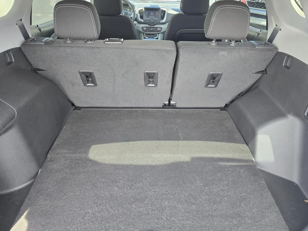 Used 2023 Summit White GMC SLE image 18