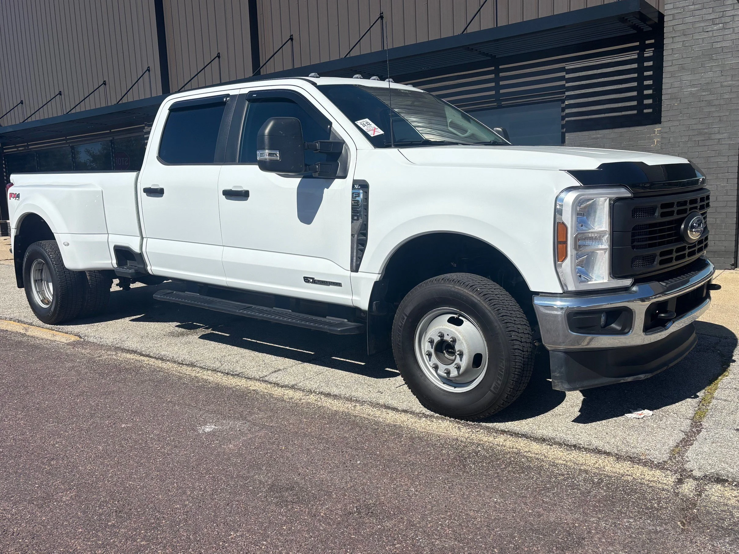 Used 2025 Oxford White Ford XL image 3
