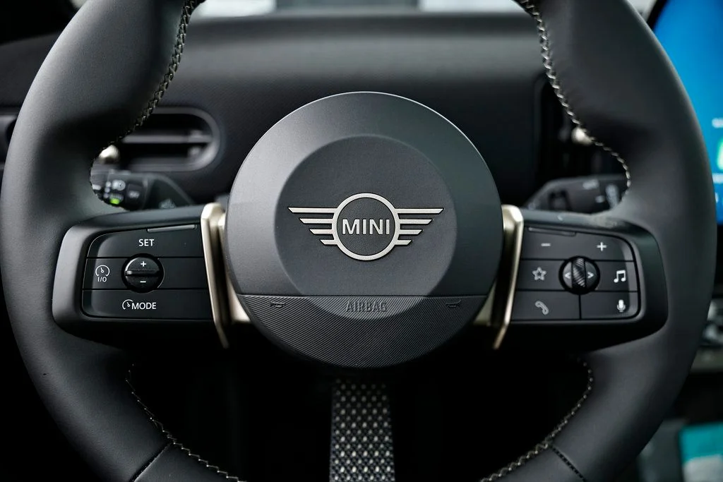 New 2026 Silver MINI Iconic image 31
