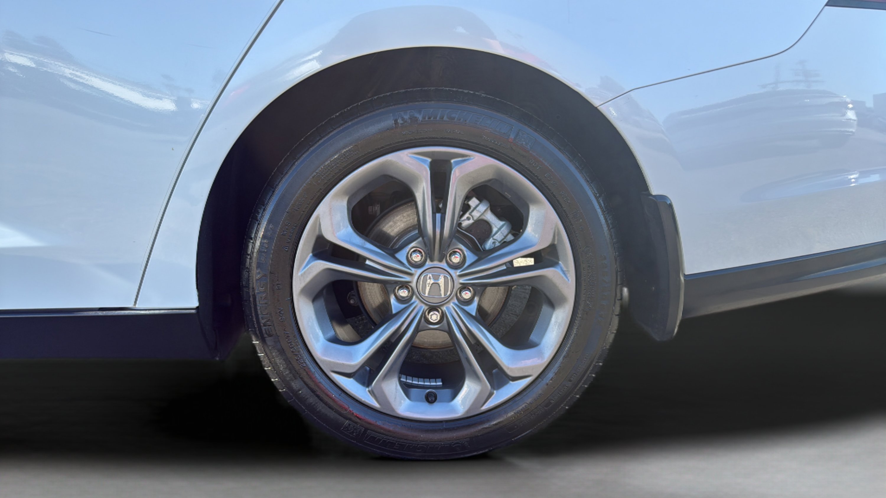 Used 2024 PLATINUM WHITE PEARL Honda EX image 22