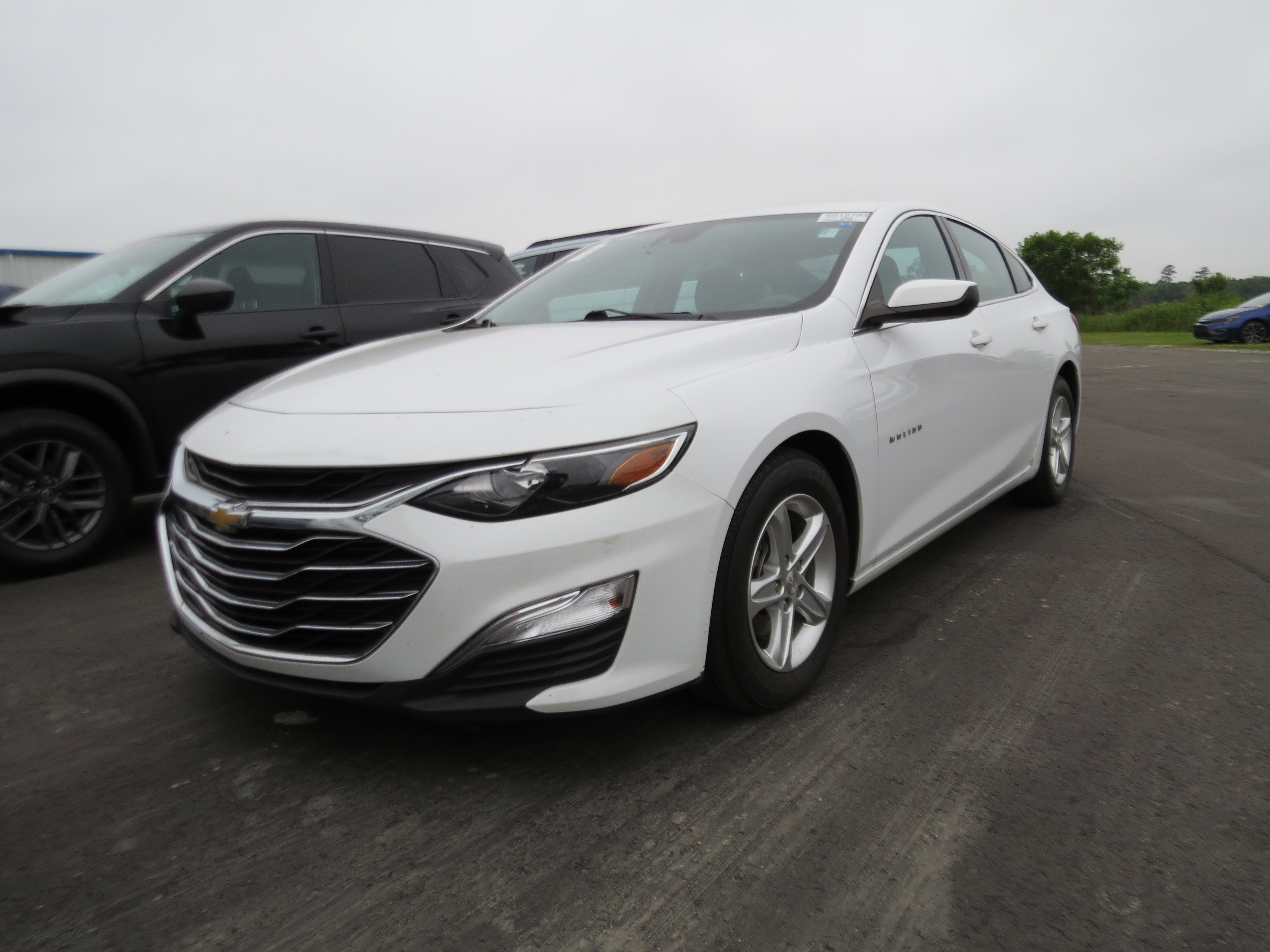 Used 2021 Summit White Chevrolet LS image 3
