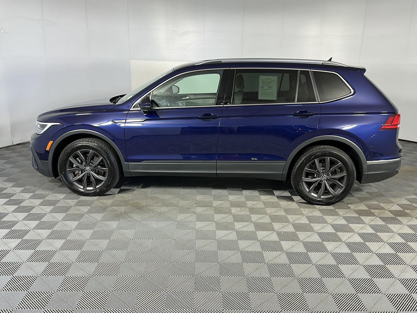 Used 2022 Atlantic Blue Metallic Volkswagen SE image 13