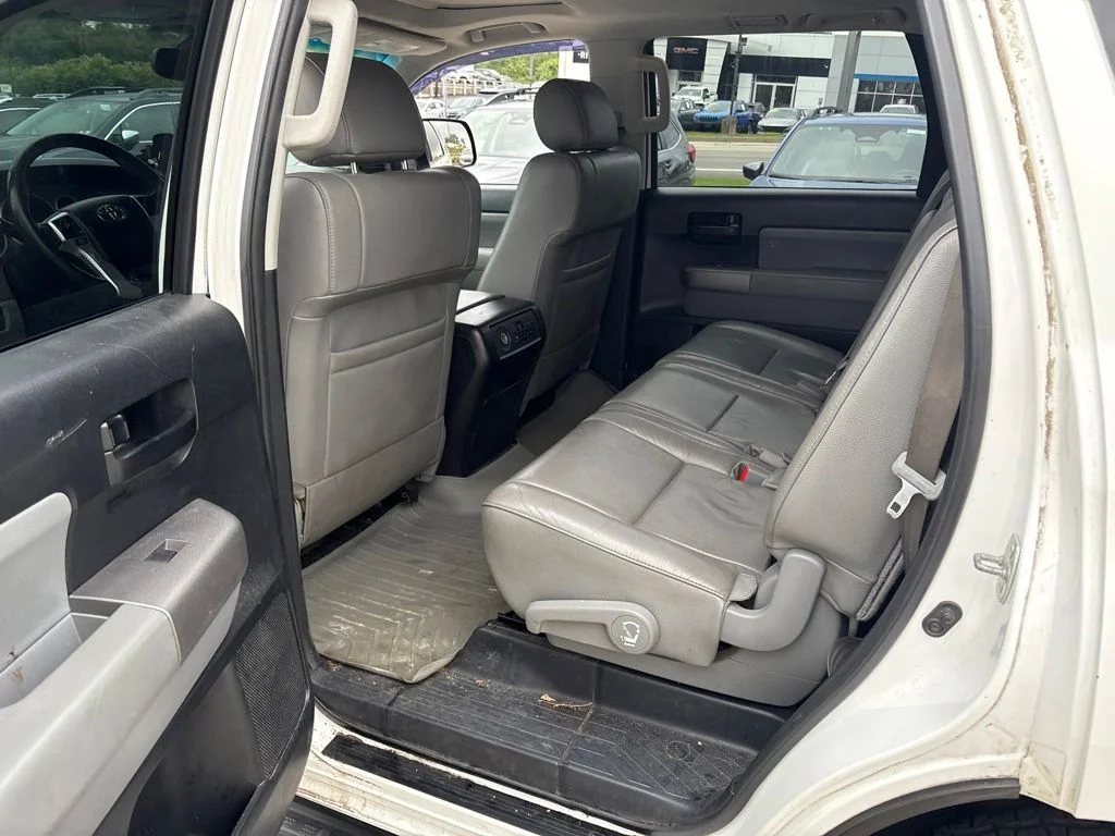 Used 2015 White Toyota SR5 image 24