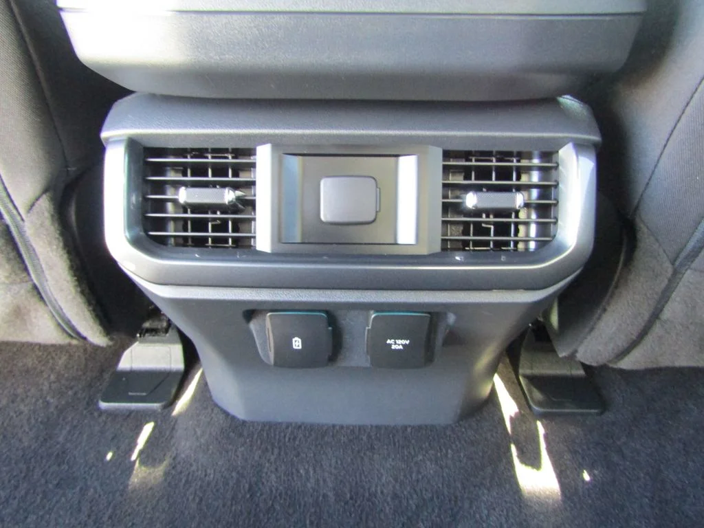 Certified Used 2023 Iconic Silver Metallic Ford XLT image 34
