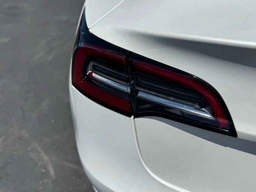 Used 2023  Tesla Base image 20