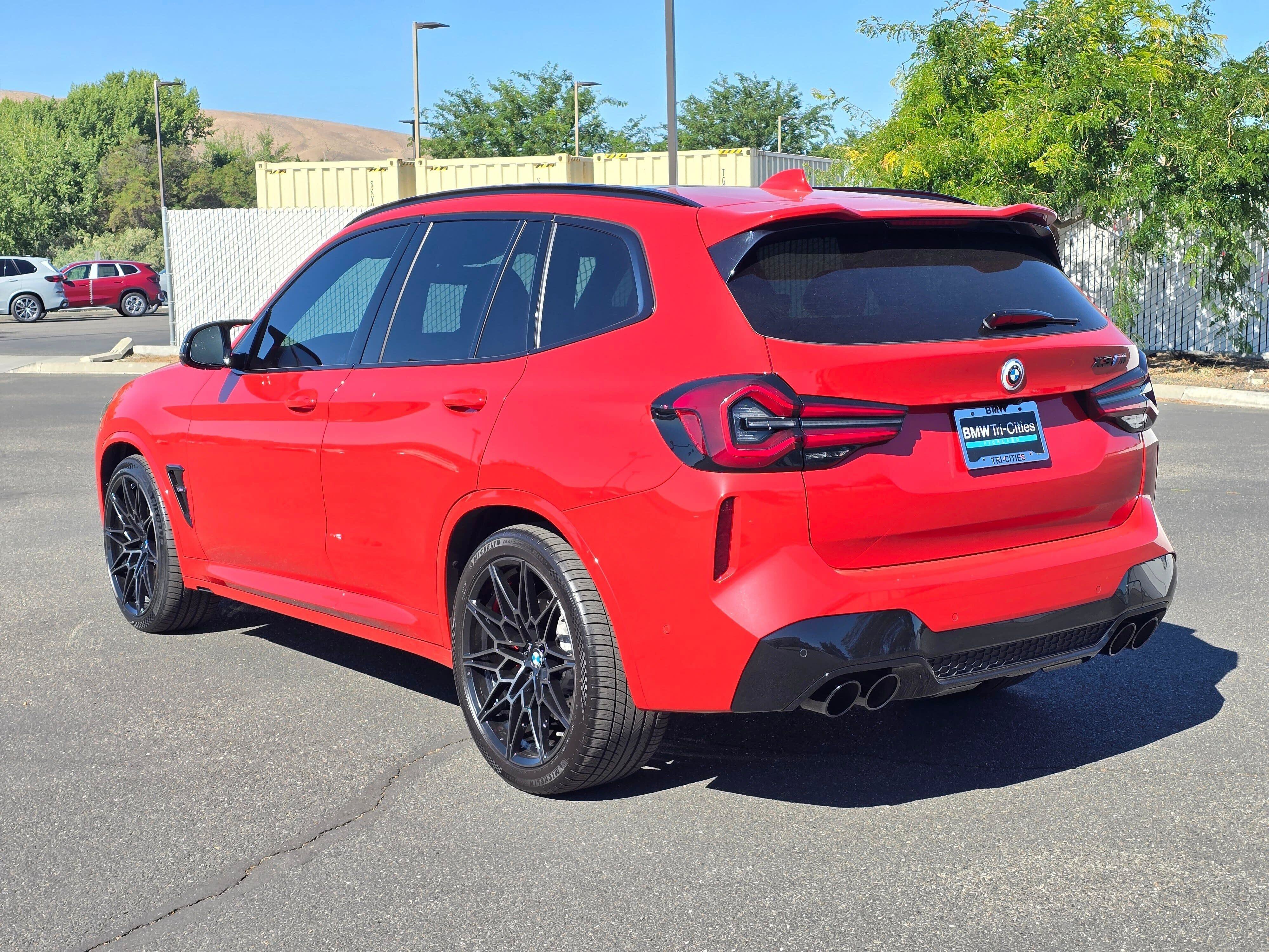 Used 2022 Toronto Red Metallic BMW M image 4