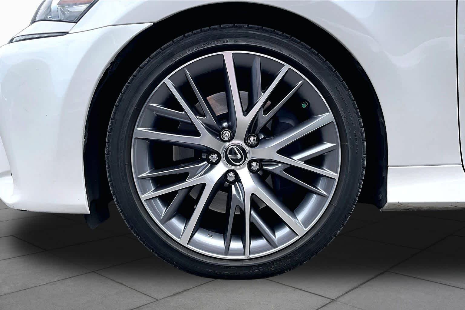 Used 2019 Eminent White Pearl Lexus  image 11