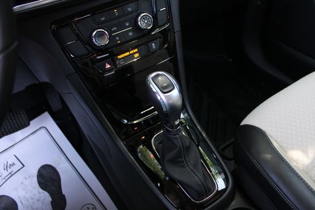 Used 2022 White Frost Tricoat Buick Preferred image 15