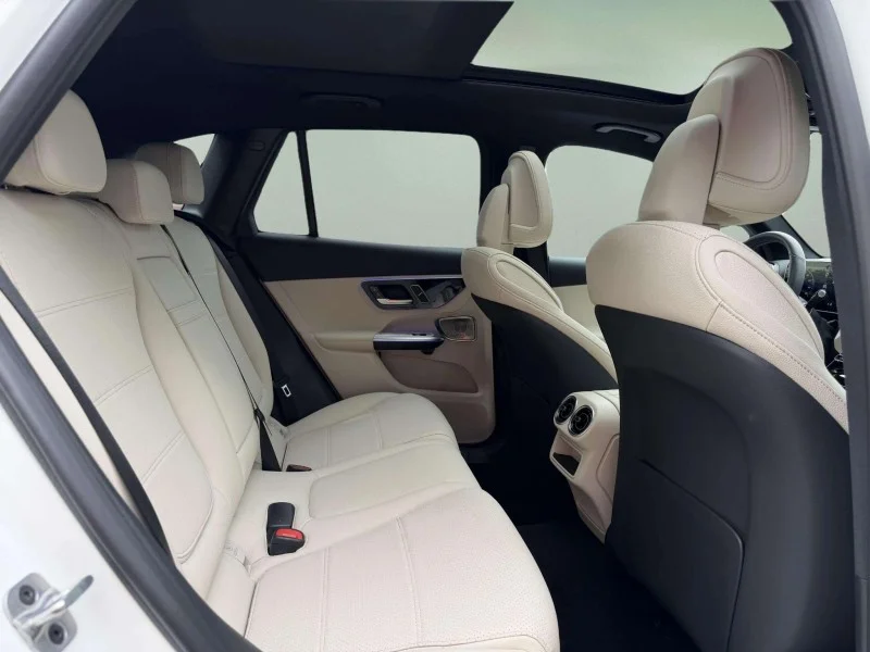 Used 2026 WHITE Mercedes-Benz GLC 300 image 26