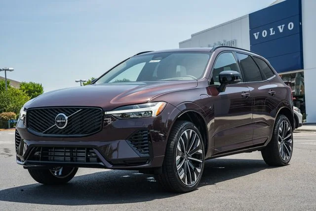 New 2026 Mulberry Red Volvo T8 Ultra image 3