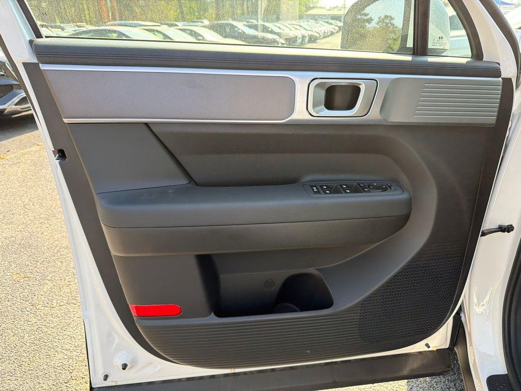 New 2026 White Hyundai SE image 10