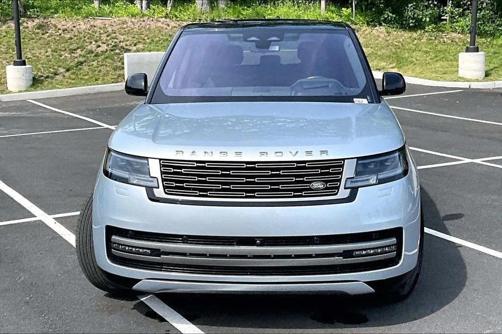 Certified Used 2023 Gray Land Rover SE image 3