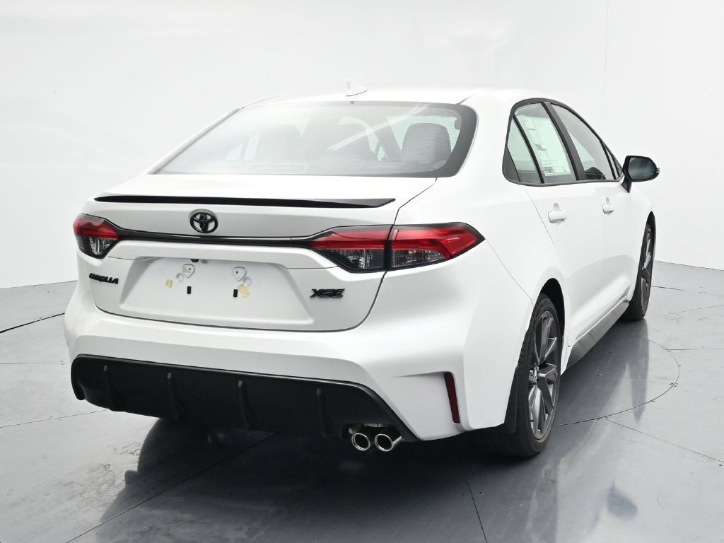 New 2026 Wind Chill Pearl <sup>1</sup> Toyota  XSE image 6