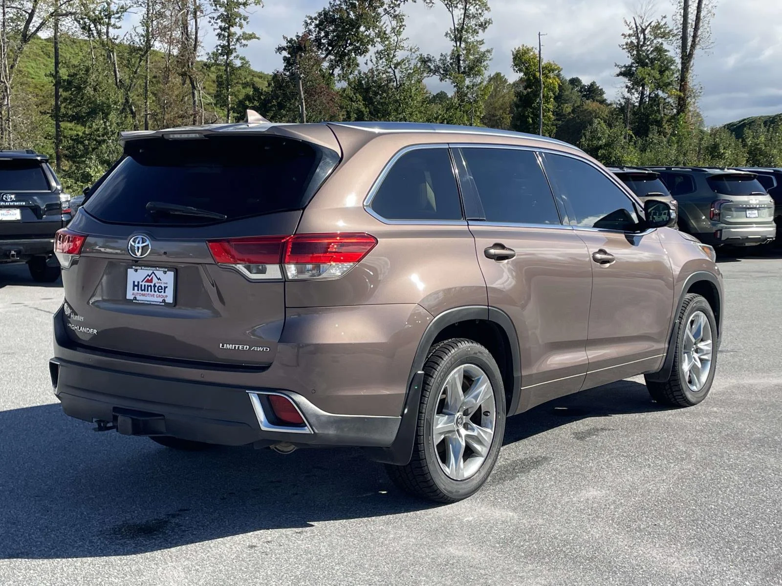 Used 2018 Toasted Walnut Pearl Toyota Limited image 28