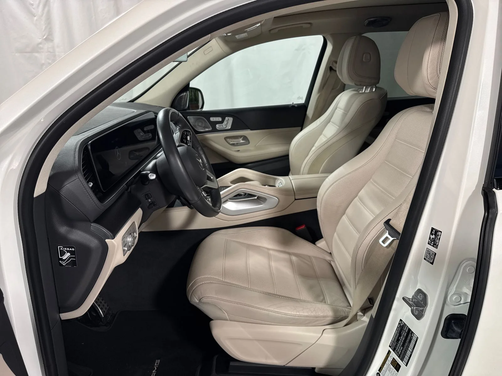 Used 2020 White Mercedes-Benz GLS 580 4MATIC® image 3