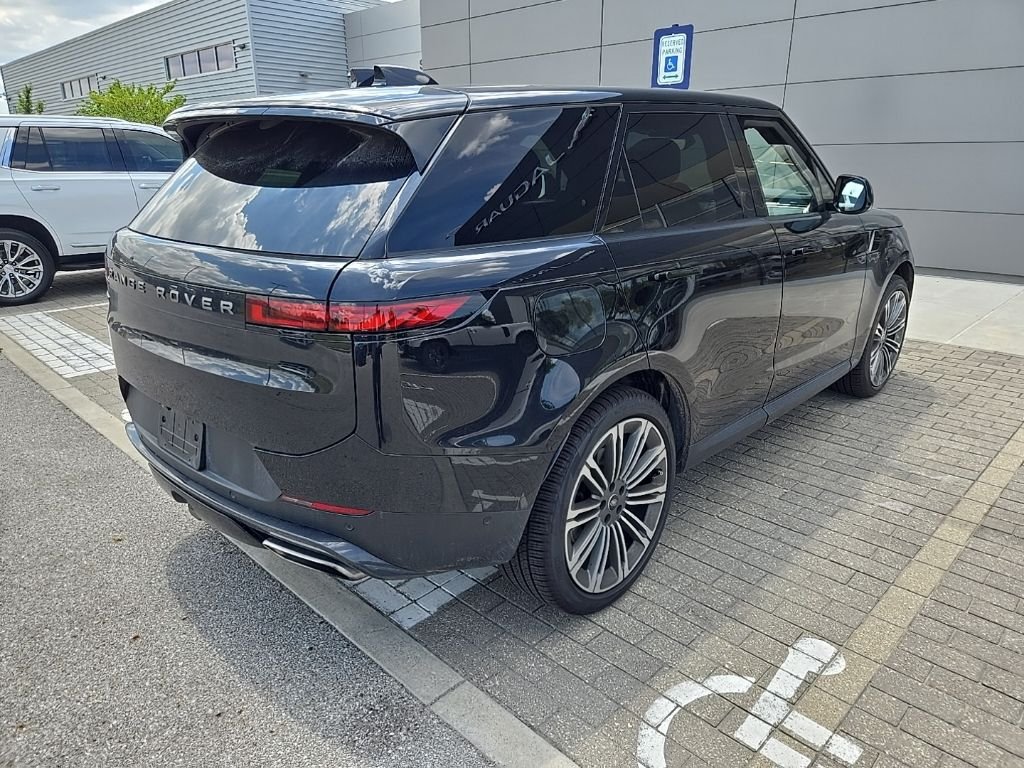 Used 2024 Santorini Black Metallic Land Rover SE image 5