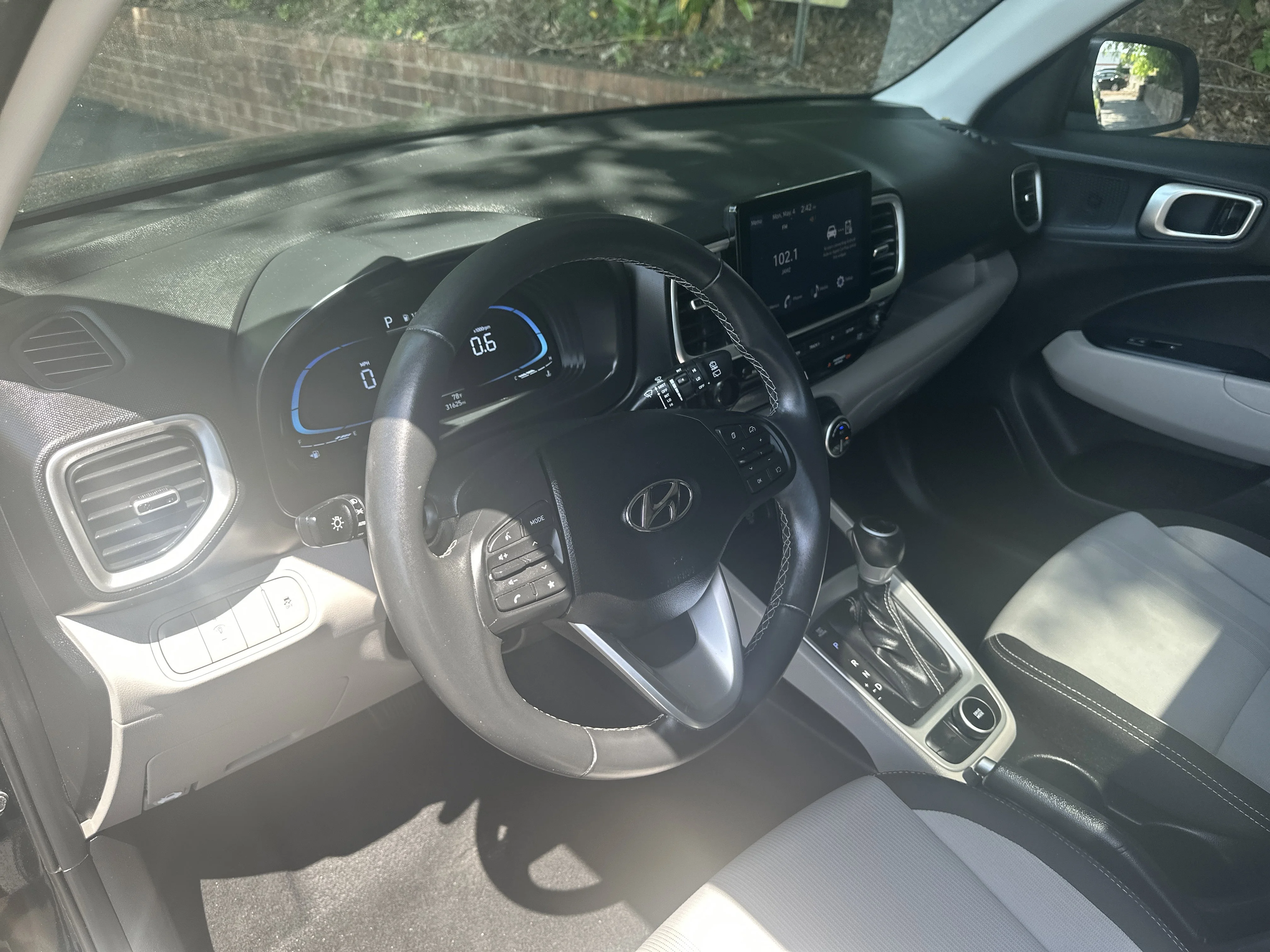 Used 2025 Onyx Black Hyundai SEL image 18