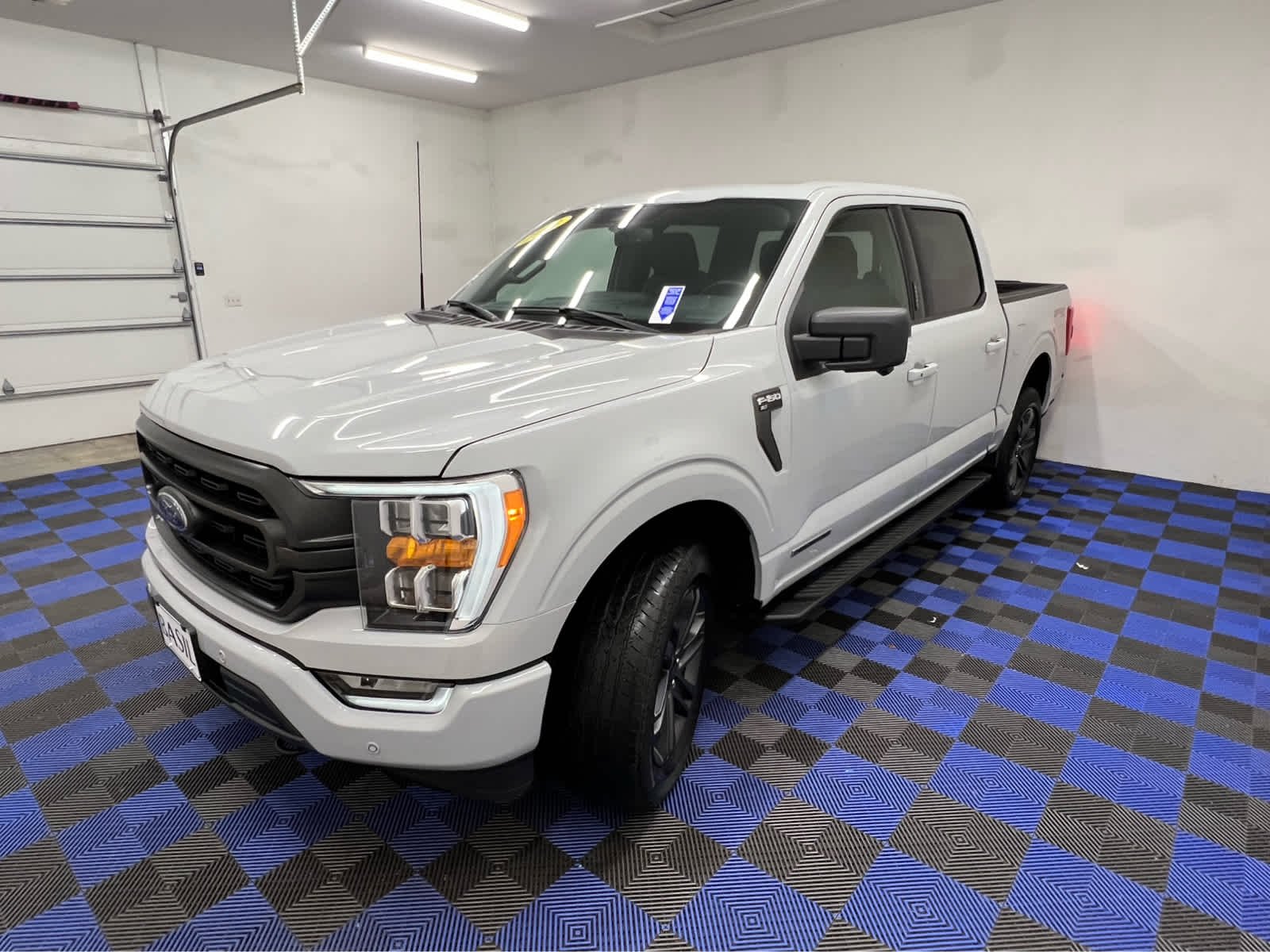 Used 2023 Avalanche Gray Ford XLT image 11