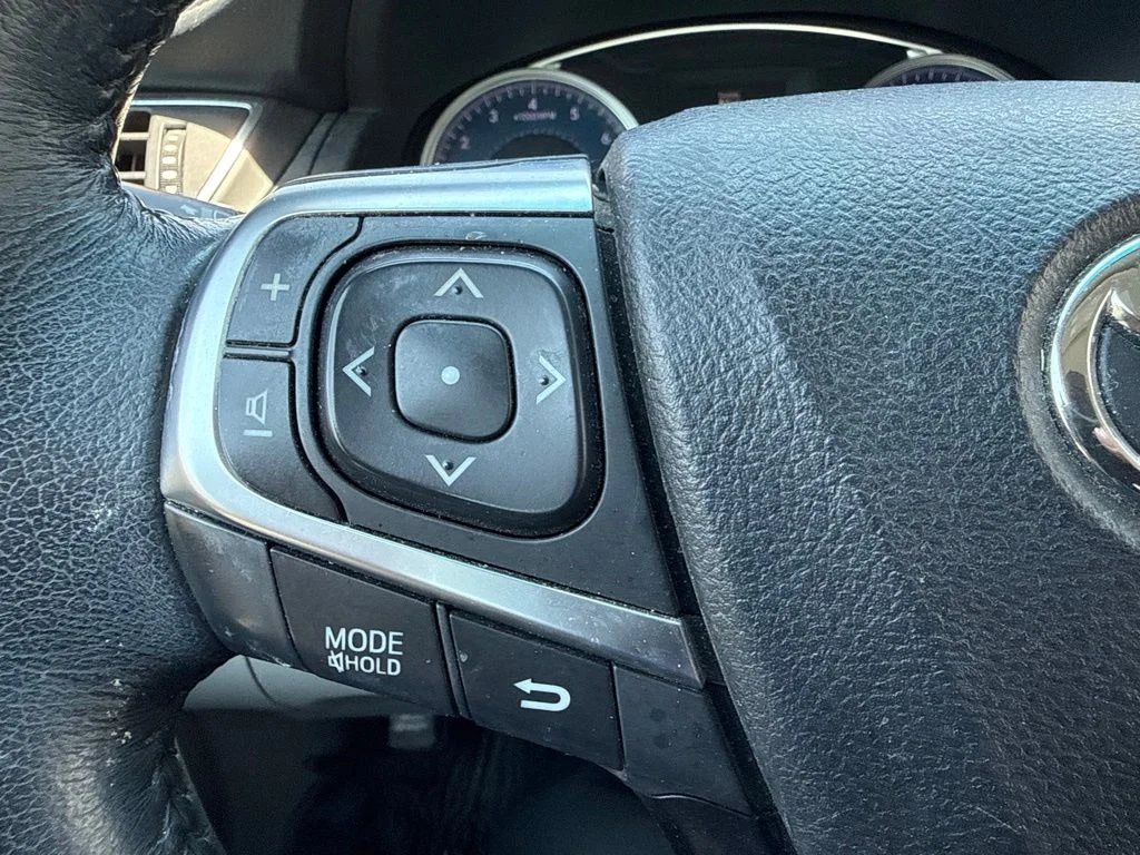 Used 2016 White Toyota XLE image 20