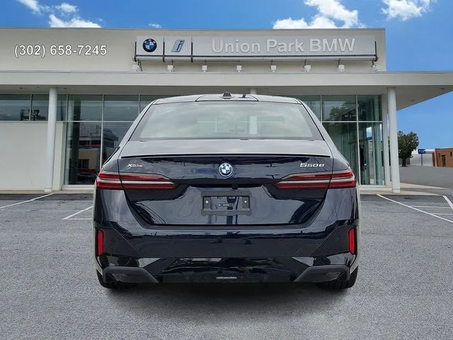 New 2027 Carbon Black Metallic BMW 550e xDrive image 5