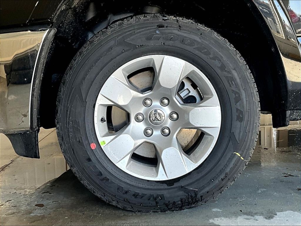 New 2026 Diamond Black Crystal Pearl-Coat Exterior Paint RAM Big Horn/Lone Star image 8
