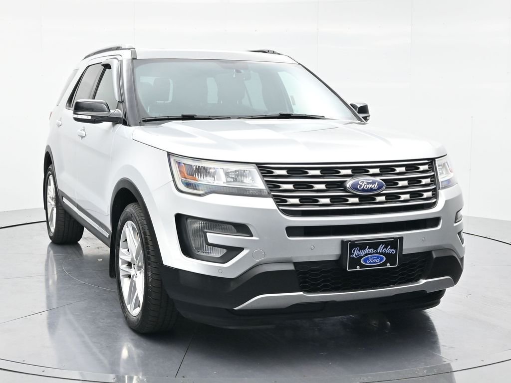 Used 2017 Ingot Silver Ford XLT image 3