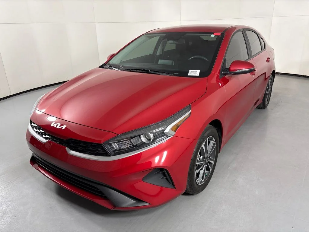 Used 2024 Red Kia LXS image 4